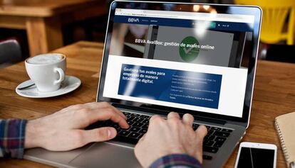 Un clientes operando con BBVA AvalBox