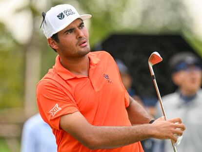 Eugenio Lopez-Chacarra watches his shot on the third hole during LIV Golf Invitational Bangkok 2022 at Stonehill Golf Club in Pathum Thani, Thailand, Sunday, Oct. 9, 2022. (AP Photo/Kittinun Rodsupan)