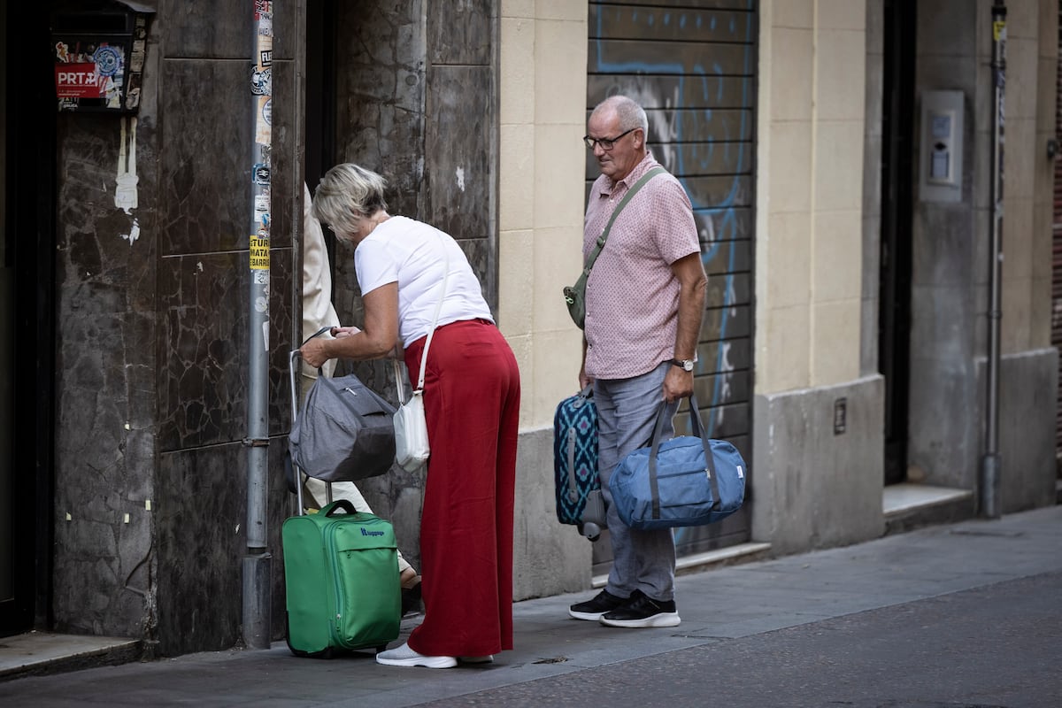 Vivienda ya ha solicitado la retirada de más de 86.000 anuncios de pisos turísticos sin número de registro oficial