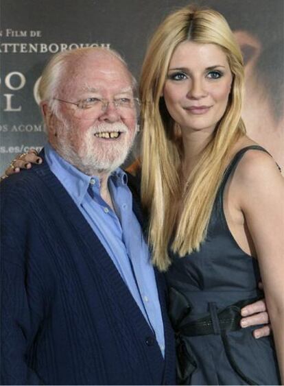 Richard Attenborough y Mischa Barton, ayer en Barcelona.