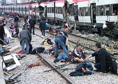 La fotografía está tomada justo después de la explosión, y antes de que llegaran las ambulancias, a unos 500 metros de la estación de Atocha.