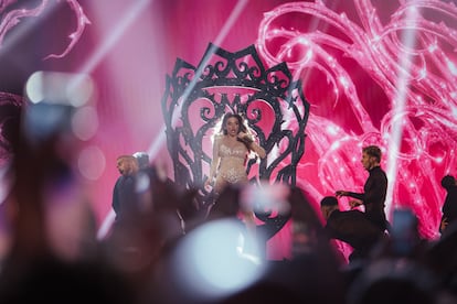 Melody canta 'Esa Diva' durante su actuación en la segunda semifinal del Benidorm Fest 2025.