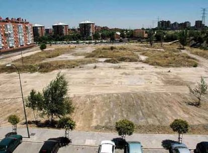 Solar en la calle de Sinca, en Orcasitas, en el que la Comunidad quiere un colegio privado concertado.