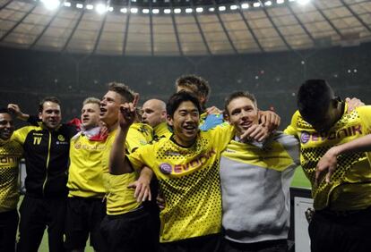 Los jugadores del Borussia de Dormund celebran el título de Copa.