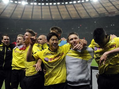 Los jugadores del Borussia de Dormund celebran el título de Copa.