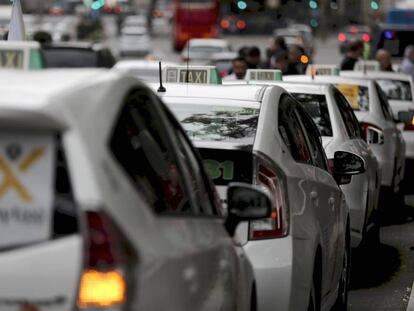 Taxis de Madrid en el centro de la capital.