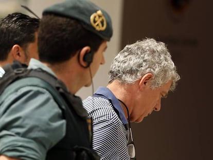 El presidente de la federaci&oacute;n espa&ntilde;ola de f&uacute;tbol, durante su detenci&oacute;n.