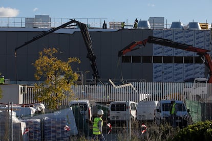 Las obras del Hospital de Emergencias Isabel Zendal, en Madrid, este lunes por la tarde.