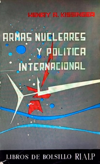 Portada de 'Armas nucleares y política internacional', de Henry Kissinger.