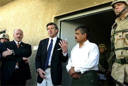 Bremer, durante la inauguración de la cárcel de Al Karj, en Bagdad.