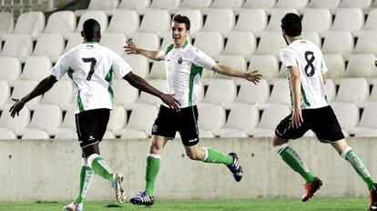 Concha celebra el gol del empate del Racing.