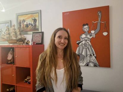 Ángeles Chinarro, candidata a las elecciones a la Junta de Gobierno del ICAM por ALA, en su despacho