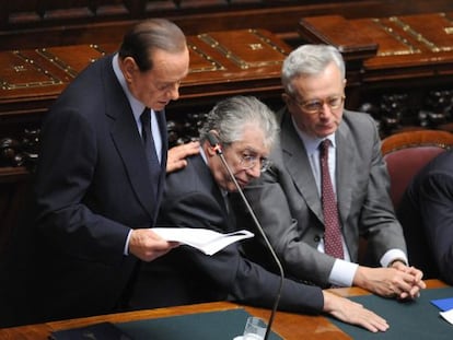 Bossi junto a Berlusconi, y el ministro de Finanzas, Giulio Tremonti.