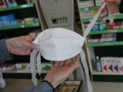 Un tipo de mascarilla que se vende en las farmacias.