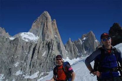 Eneko, en primer término, y su hermano Iker, al pie del Fitz Roy.