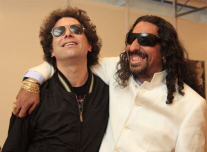 Andrés Calamaro (izquierda) y Diego El Cigala, ayer por la tarde en la Feria del Libro de Madrid.