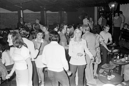 A?o 1972. Los atletas bailan en la discoteca de la villa olmpica de los Juegos Olmpicos de Munich.