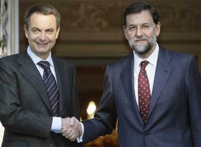 El presidente del Gobierno ha recibido al jefe del Ejecutivo en La Moncloa, nueve meses después del inicio de la tregua de ETA.