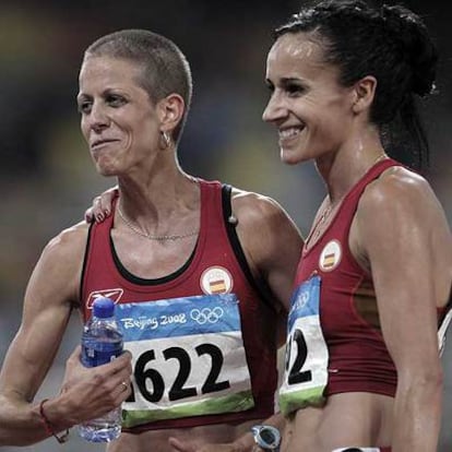 Natalia Rodríguez e Iris Fuentes-Pila, tras la final de 1.500.