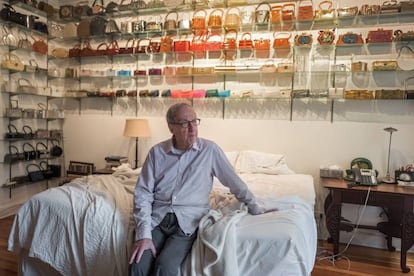 Robert Gottlieb, en el dormitorio de su casa de Nueva York, en 2018.