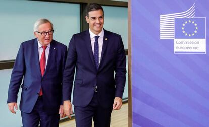  El presidente del Gobierno espa&ntilde;ol, Pedro S&aacute;nchez, durante el encuentro con el presidente de la Comisi&oacute;n Europea, Jean-Claude Juncker, el mi&eacute;rcoles en Bruselas