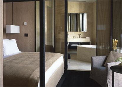 Interior de una de las seis <b><i>suites</b></i> del hotel Bulgari de Milán.