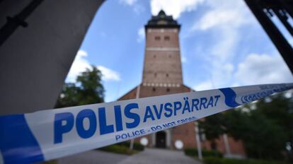 Una zona acordonada por la policía después del robo de las joyas suecas.