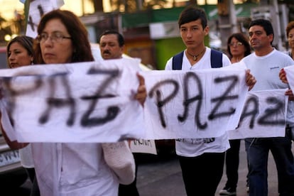 Ciudadanos de la ciudad frotnteriza de Arica protestan en un acto pacífico por la falta de atención del Gobierno chileno, por no escuchar a los ciudadanos respecto a la disputa marítima con Perú.