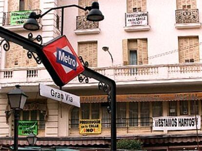 Pancartas contra la prostitución en Montera