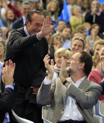 El torero Curro Romero en el mitin de Rajoy en Sevilla.