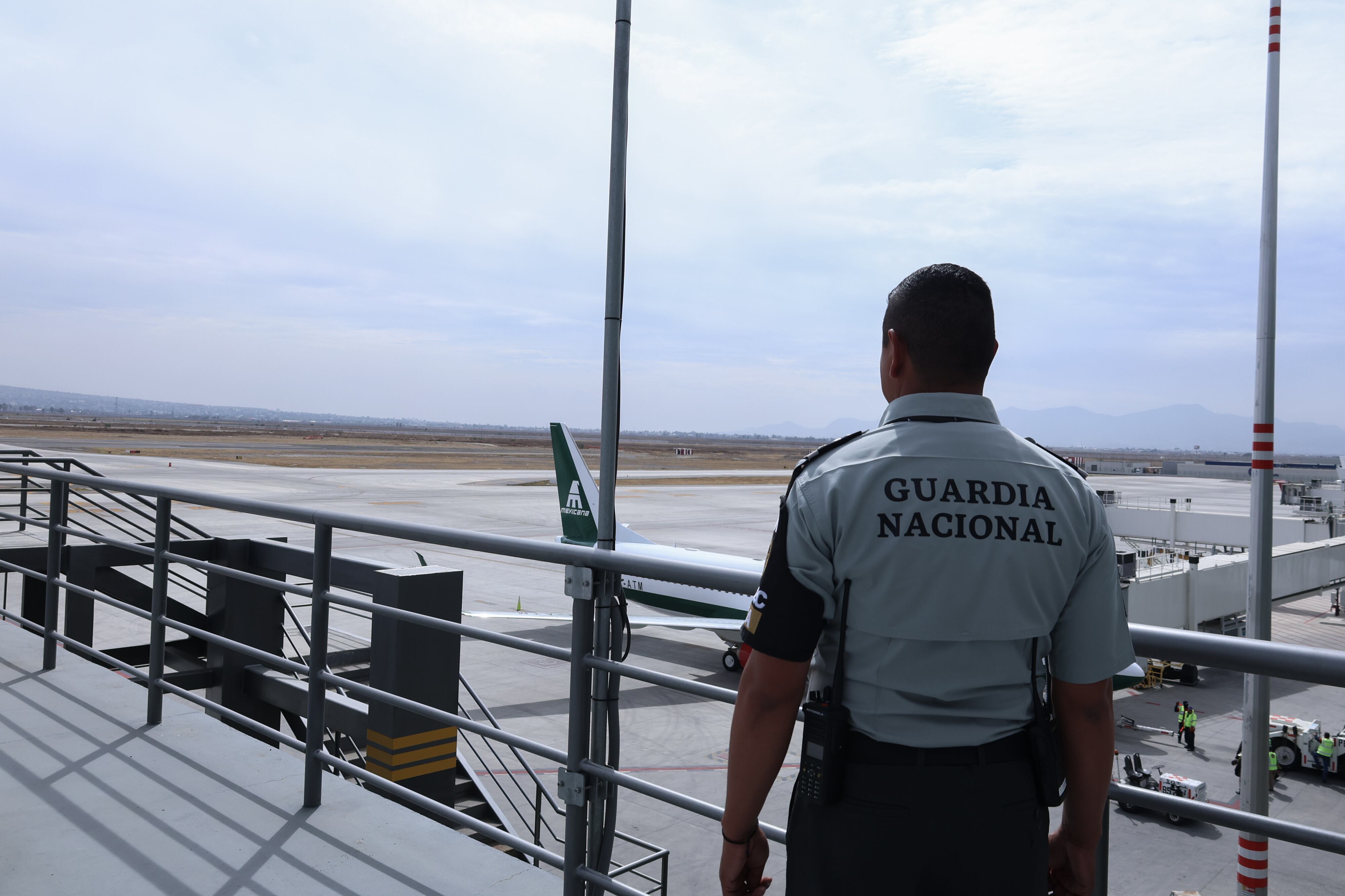 Un elemento de la Guardia Nacional en una terminal del Aeropuerto Internacional Felipe Ángeles, en Zumpango, Estado de México. 