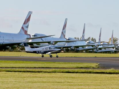 Aviones de British Airways estacionados en el aeródromo de Cotsworld en Kemble (Reino Unido).