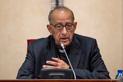 El presidente de la Conferencia Episcopal Española, el cardenal Juan Jose Omella, durante la asamblea plenaria extraordinaria organizada este lunes.