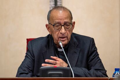 El presidente de la Conferencia Episcopal Española, el cardenal Juan Jose Omella, durante la asamblea extraordinaria del lunes.