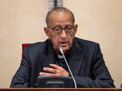 El presidente de la Conferencia Episcopal Española, el cardenal Juan Jose Omella, durante la asamblea plenaria extraordinaria organizada este lunes.