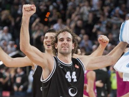 Roger Grimau y Marko Banic celebran la victoria del pasado 22 de diciembre ante el Baskonia.