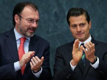 El exministro de Hacienda Luis Videgaray y el expresidente Enrique Peña Nieto, en un acto en 2017 en Ciudad de México.