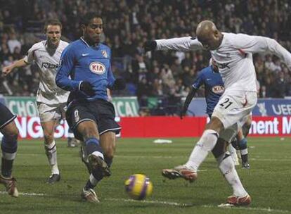 Diouf marca para el Bolton el único gol del encuentro.