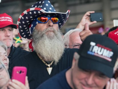 Seguidores de Trump en su mitin del s&aacute;bado en Florida.