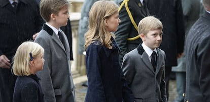 La princesa Eleonore, el príncipe Gabriel, la princesa Isabel (heredera al trono de Bélgica) y el príncipe Emmanuel a su llegada a la catedral.