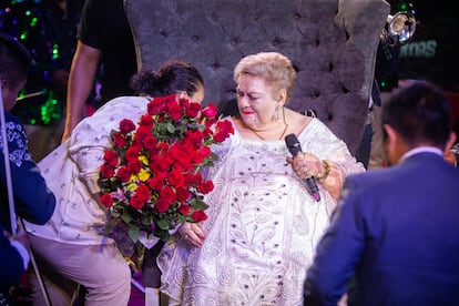 Paquita la del Barrio durante su presentación en el palenque de la Feria Internacional del Caballo de Texcoco 2023.