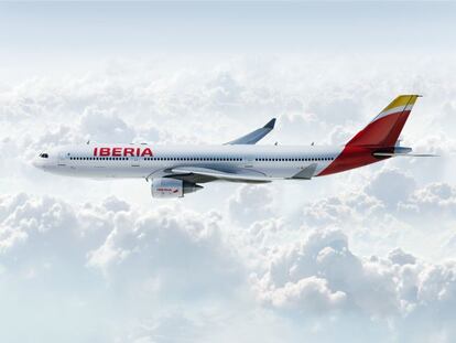 Imagen de una aeronave A330 con la nueva imagen de Iberia.