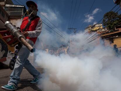 Jornada de fumigació contra el virus del Zika a Caracas (Veneçuela).