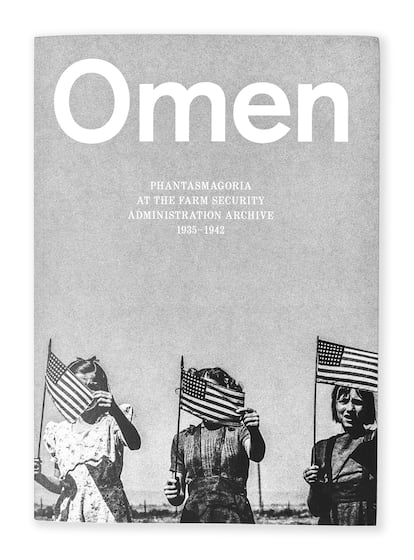 Portada del libro 'Omen. Phantasmagoria at the Farm Security Administration Archive 1935- 1942', de León Muñoz Santini y Jorge Panchoaga. Publicado por RM y Gato Negro Ediciones (2024).