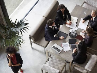 Decidiendo hoy lo que se pensó ayer:
el juez y el sesgo de retrospectiva