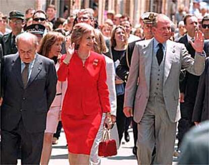 Los Reyes, acompañados por Jordi Pujol, visitaron la Colonia Güell y la Cripta Gaudí.