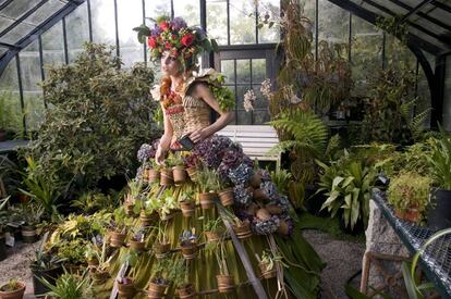 'Mobile Garden Dress', de Nicole Dextras (2011), que se exhibe en el MUSAC.