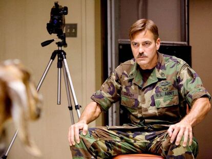 George Clooney, en un momento de <i>Los hombres que miraban fijamente a las cabras.</i>