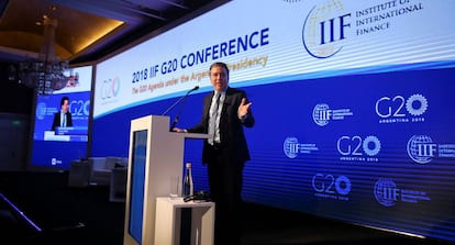 El ministro argentino de Finanzas, Nicolas Dujovne, en la presentación de la cumbre.