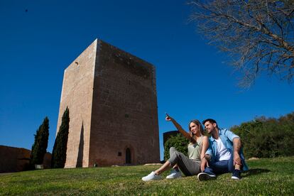 El castillo de Lorca, conocido como Fortaleza del Sol, es un espacio temático de historia medieval que acoge exposiciones y visitas teatralizadas durante todo el año